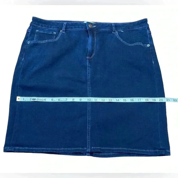 Simons, Indigo Denim Knee-Length Skirt with Pockets, Size 16 - Picture 7 of 9